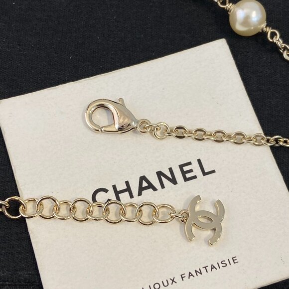 Authentic CHANEL Pearl CC Logo & Crystal Bow Station Necklace - Picture 6 of 6